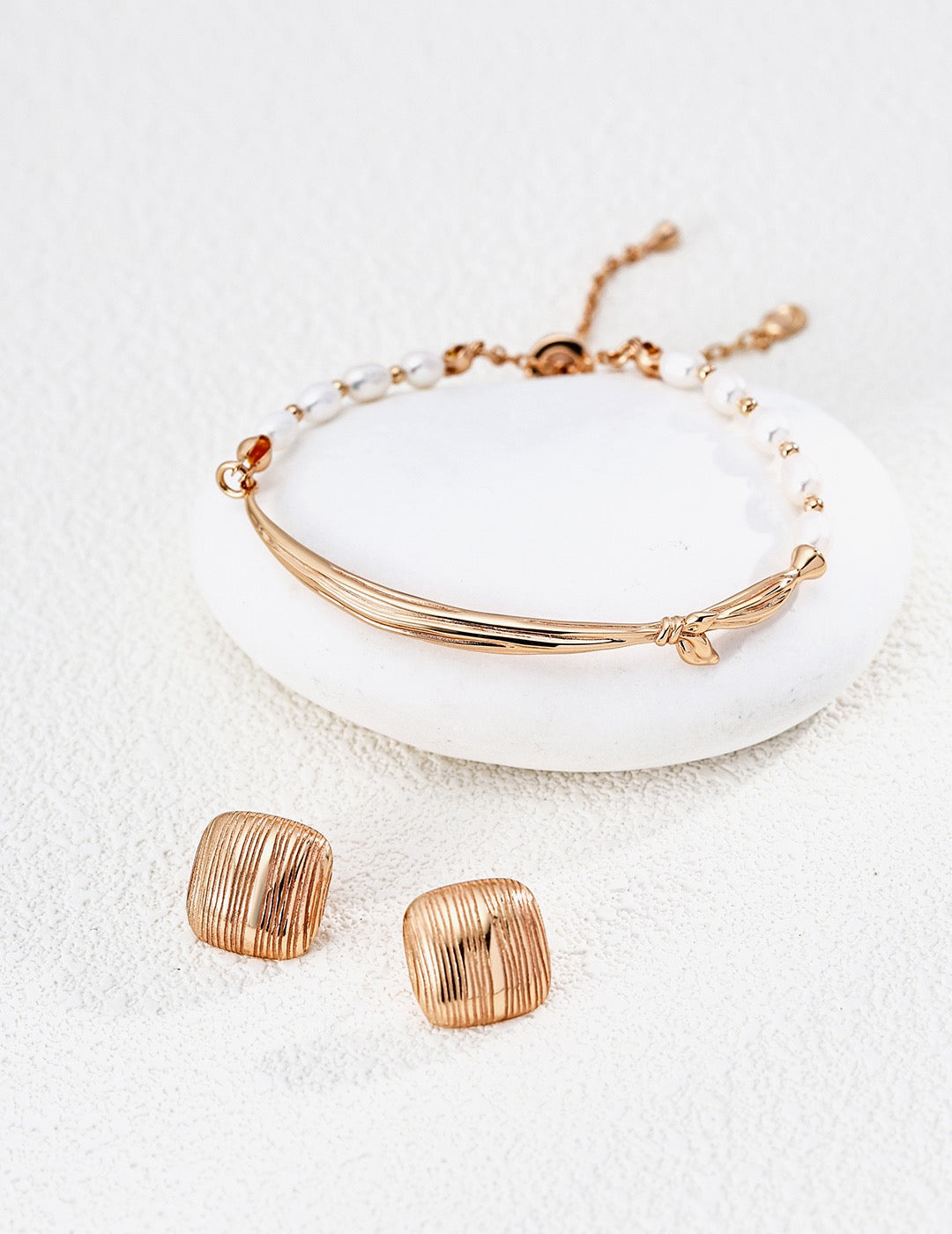 Ribbed Cushion Square Stud Earrings
