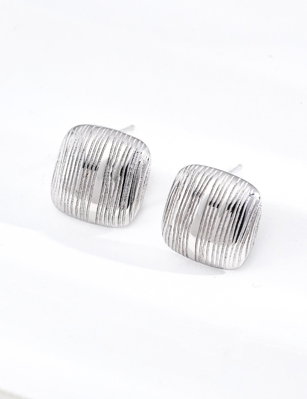 Ribbed Cushion Square Stud Earrings
