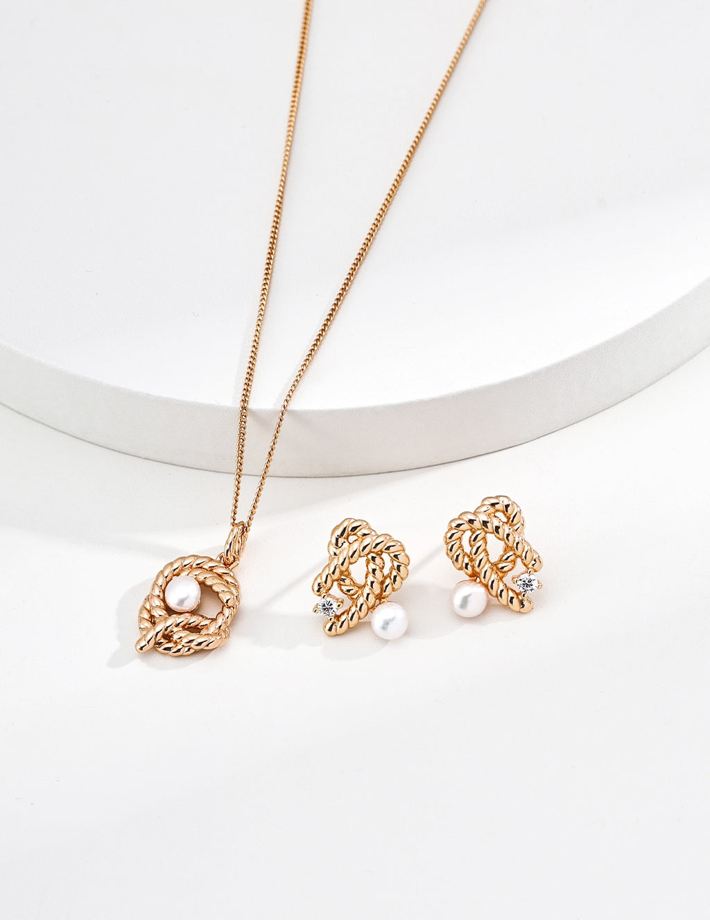 Rope Heart Nacre Pearl Pendant Necklace