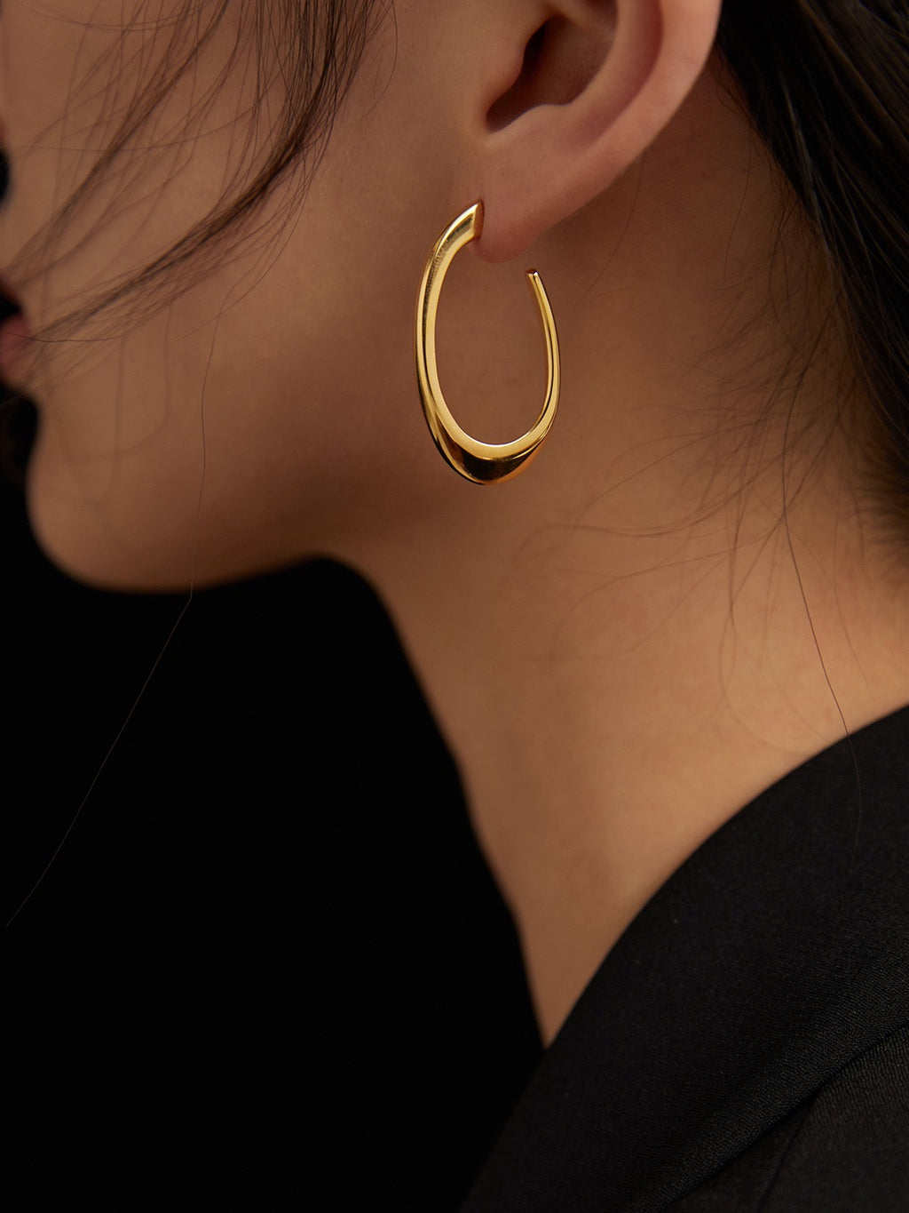 Contour Oval Hoop Earrings