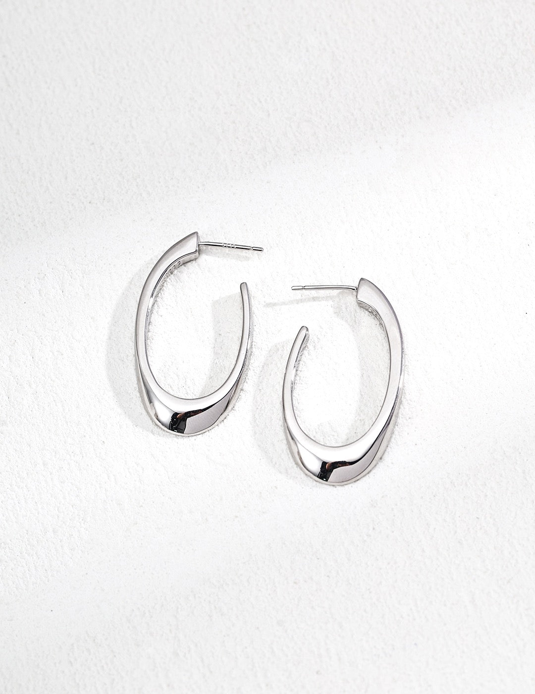 Contour Oval Hoop Earrings