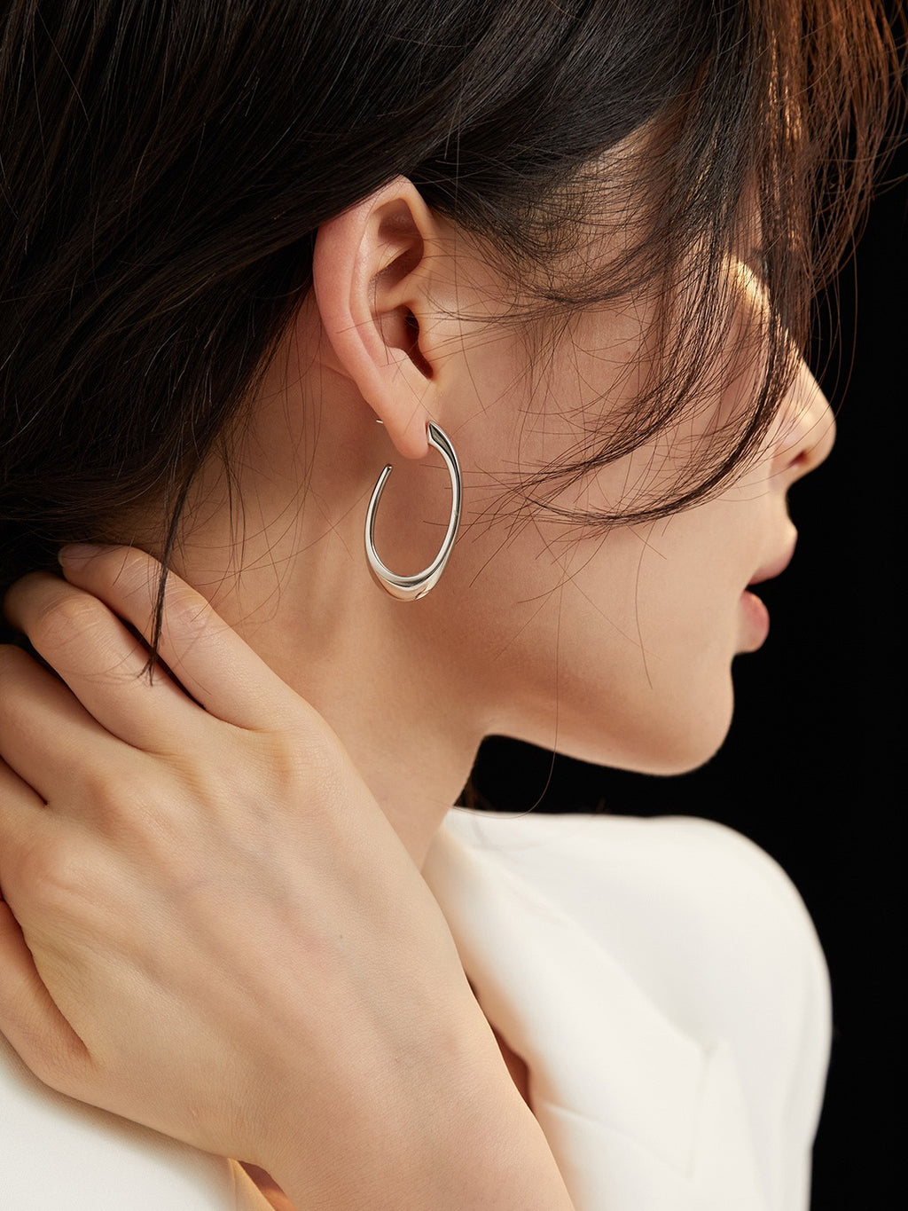 Contour Oval Hoop Earrings