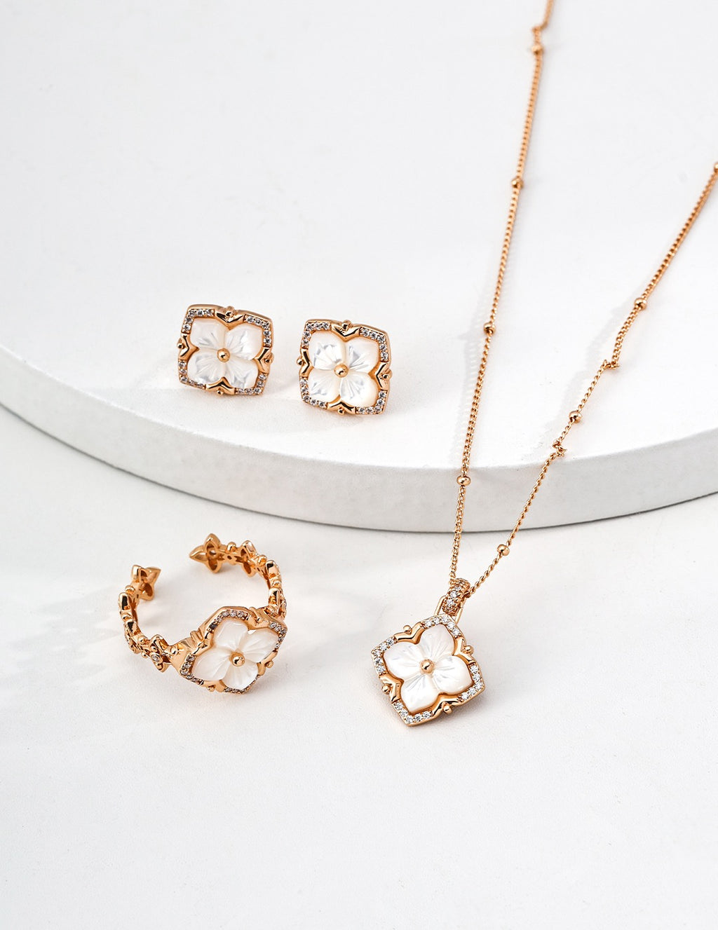 Alba Clover Halo Ring