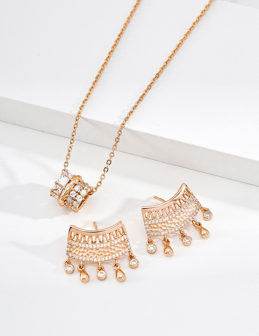 Barrel Pendant Necklace