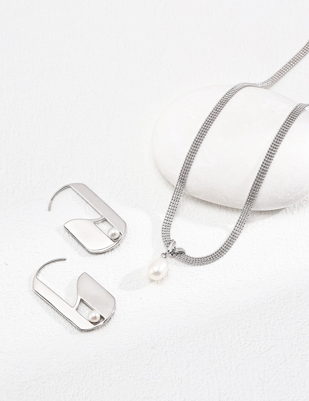 Pearl Drop Mesh Choker Necklace
