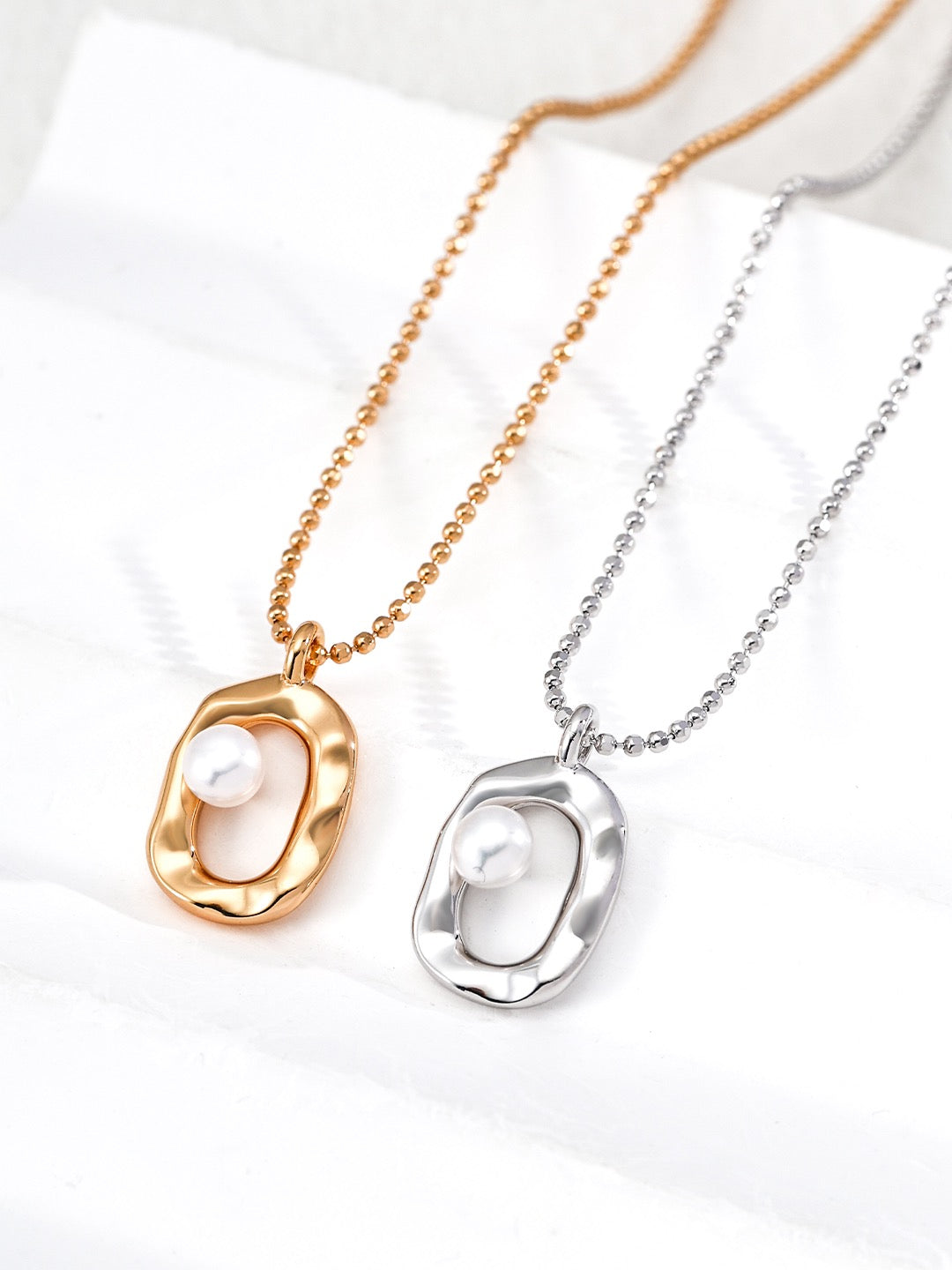 Molten Oval Pearl Pendant Necklace