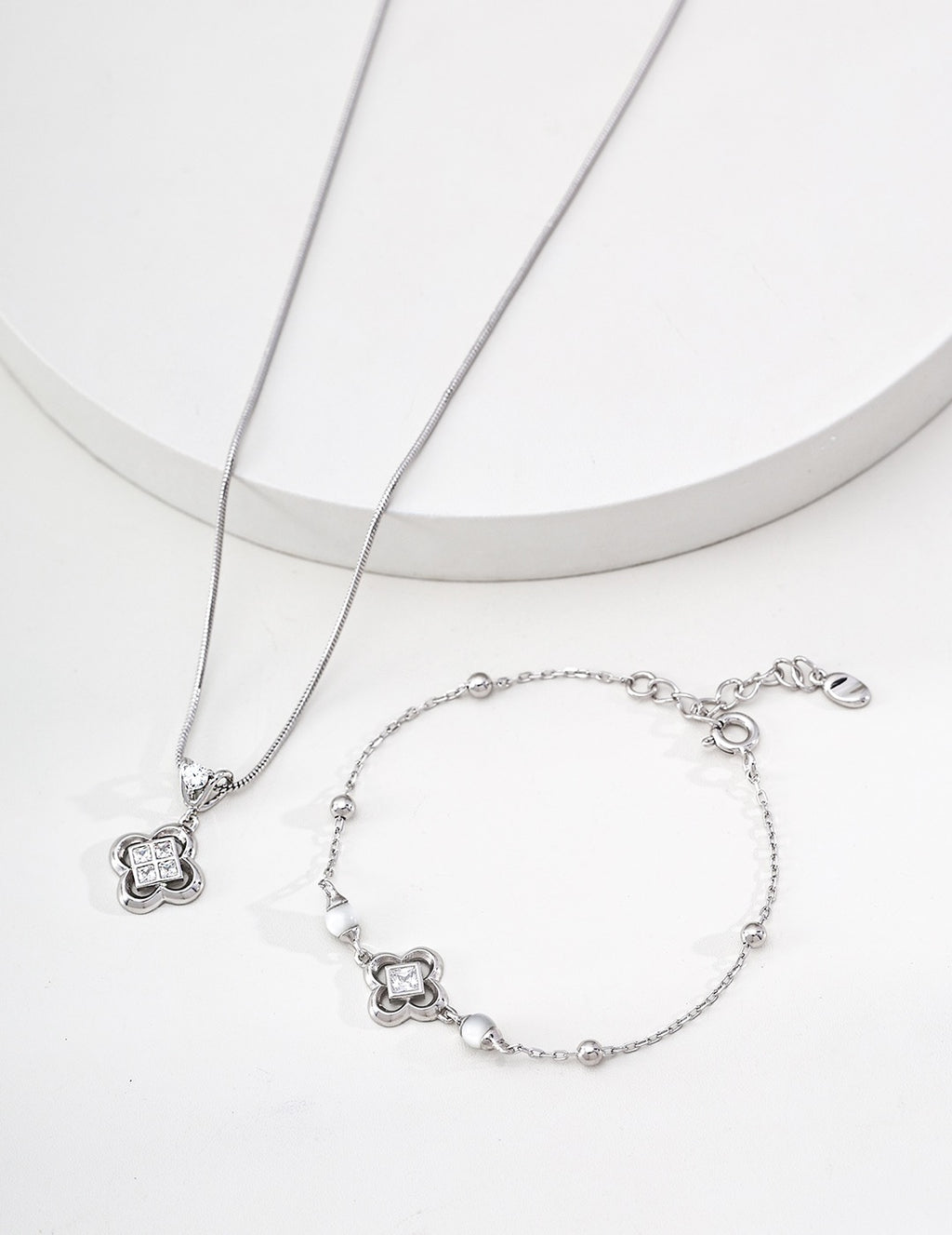 White Shell & CZ Quatrefoil Station Chain Bracelet