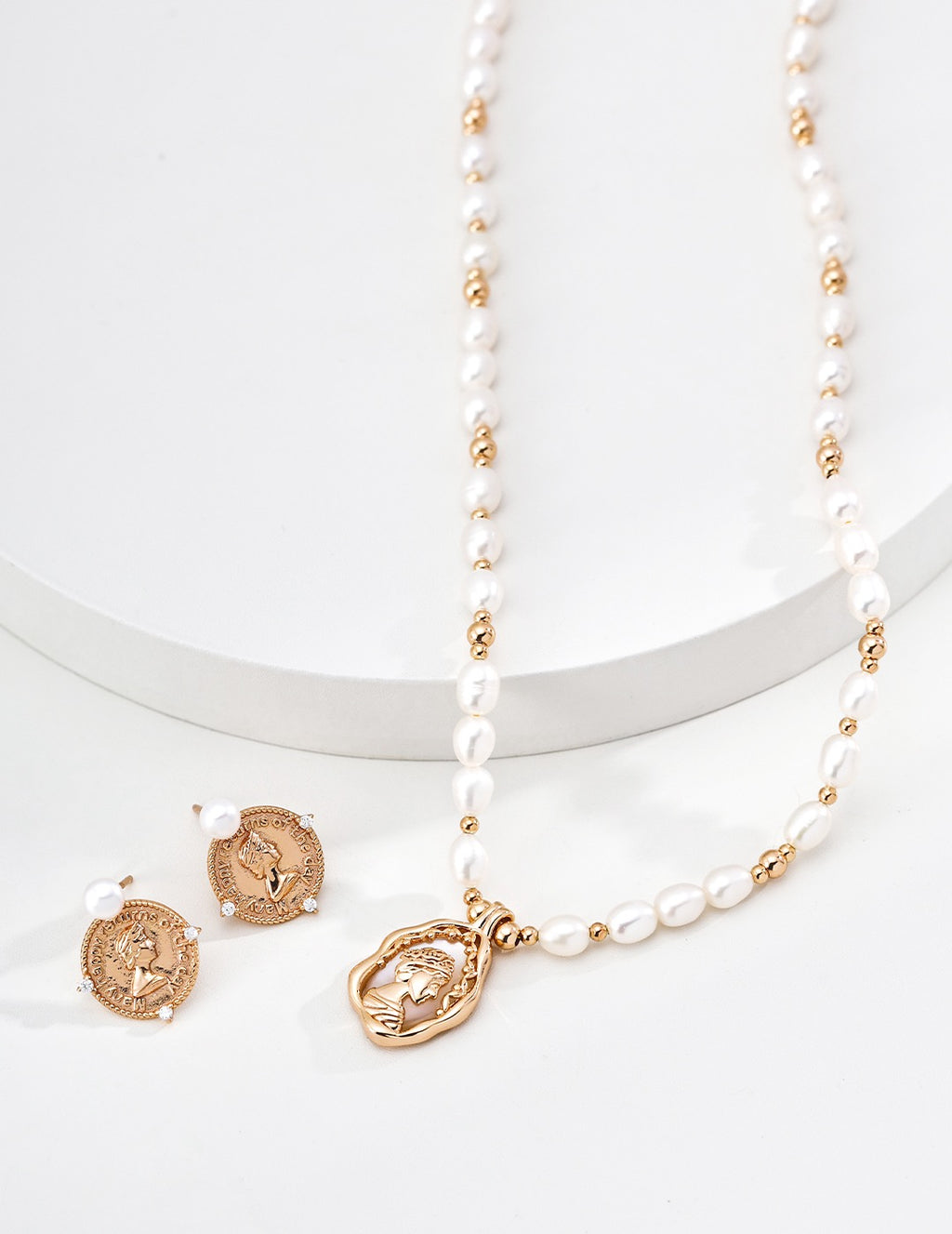 Goddess Cameo Pearl & Gold Bead Necklace
