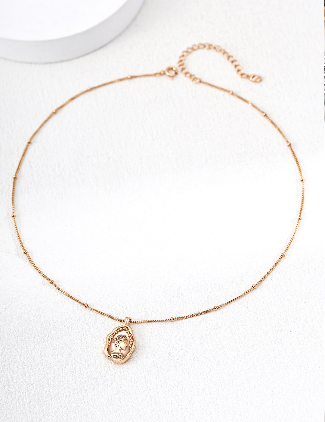 Goddess Nacre Cameo Satellite Chain Necklace