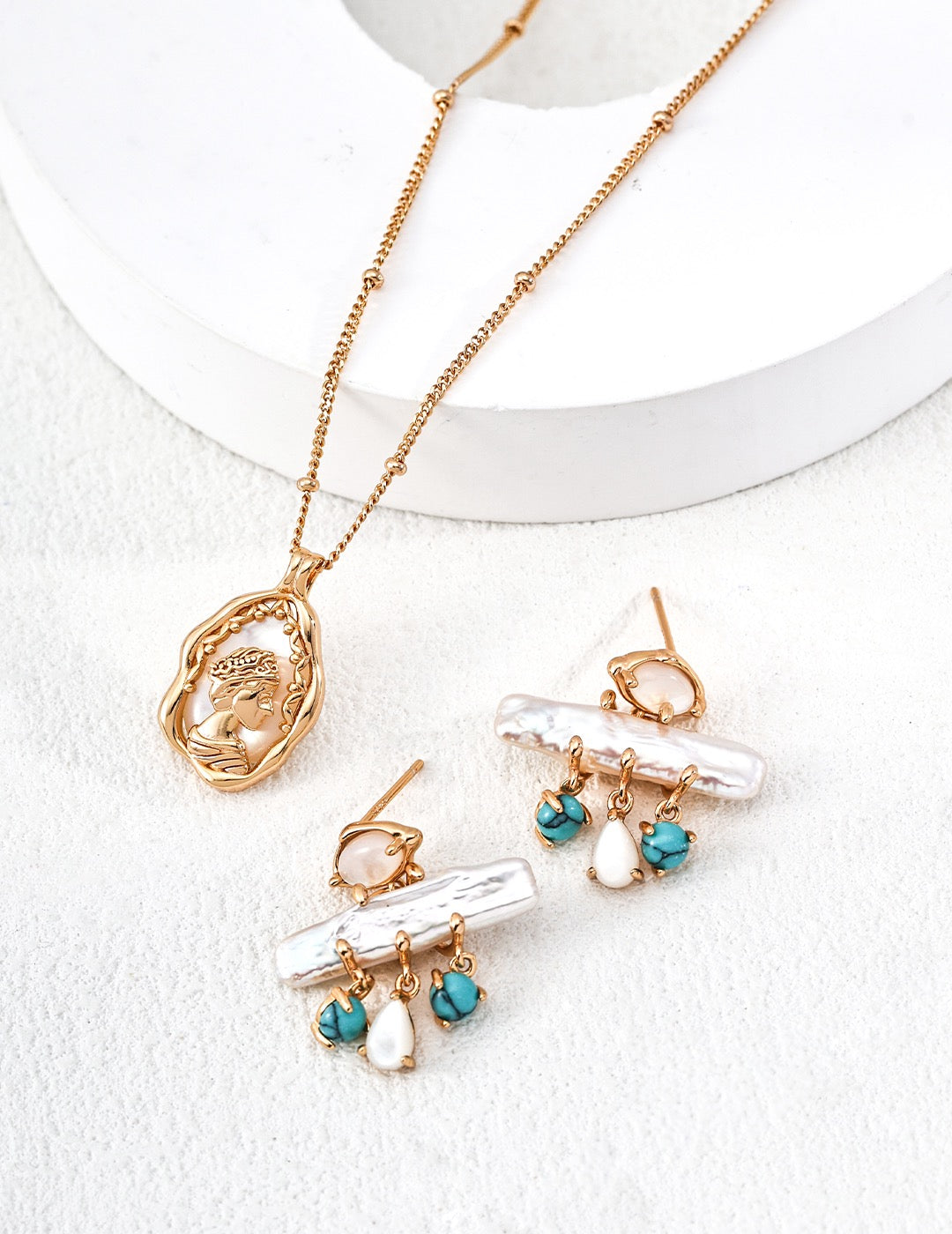 Goddess Nacre Cameo Satellite Chain Necklace