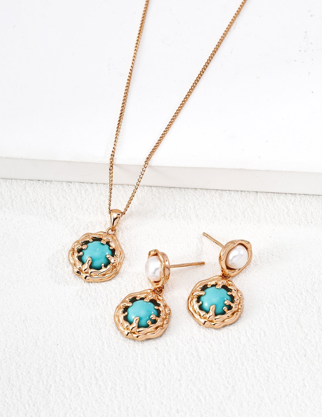 Molten Nest Gemstone Pendant Necklace