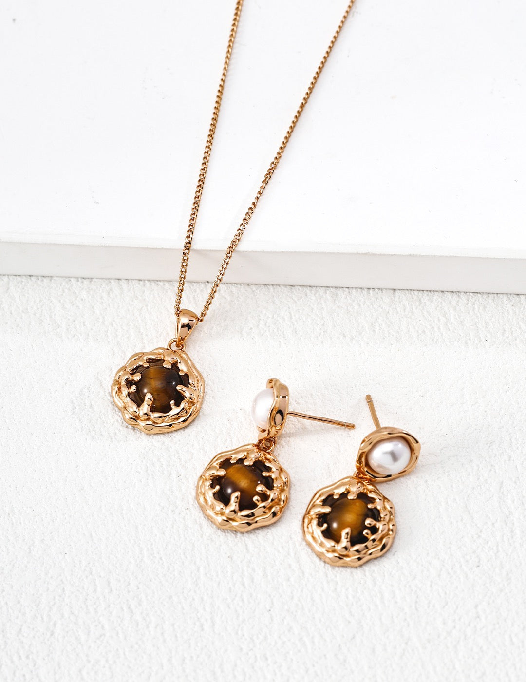 Molten Nest Gemstone Pendant Necklace
