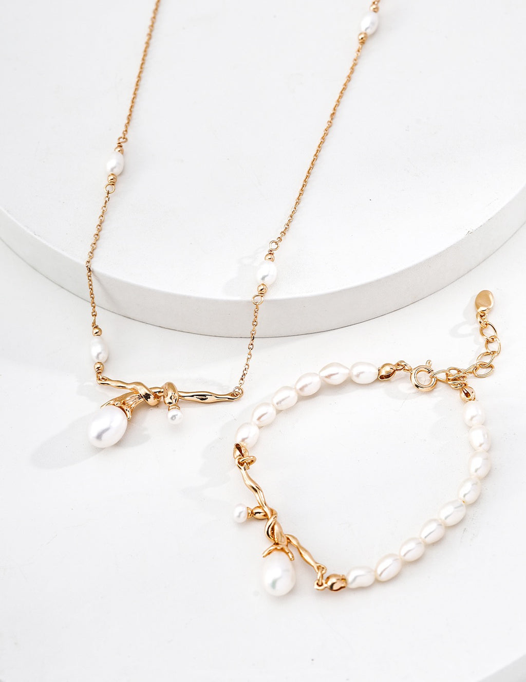 Tulip & Pearl Branch Necklace
