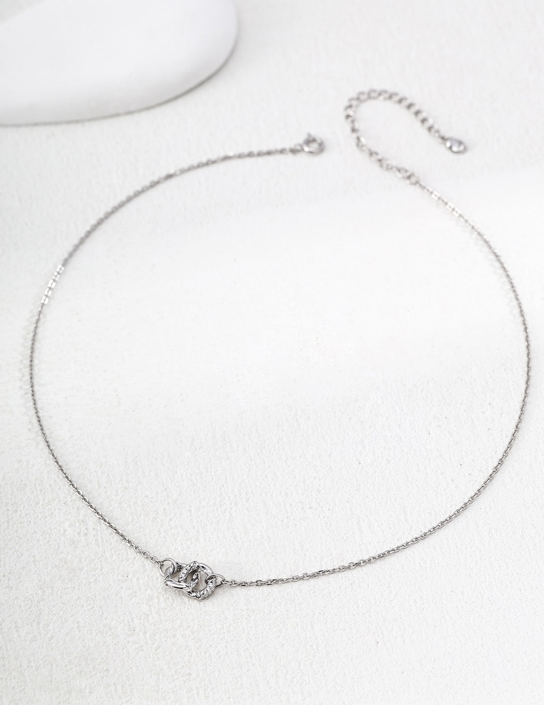 Entrelacé Necklace