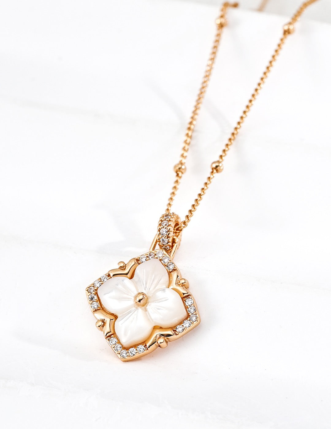 ShelFleur de Lumière Necklace