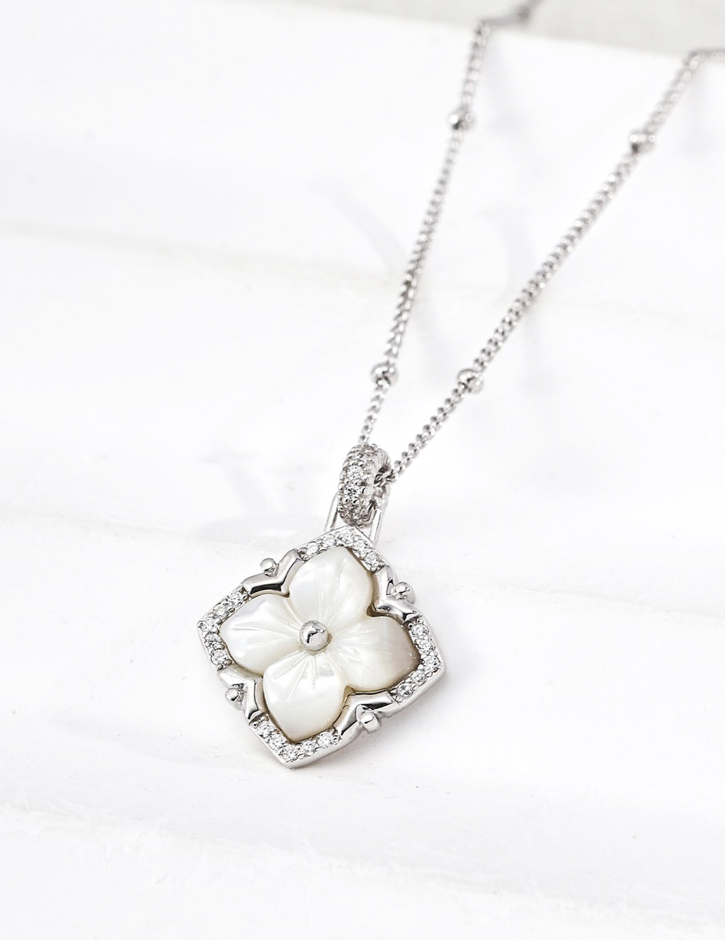 ShelFleur de Lumière Necklace