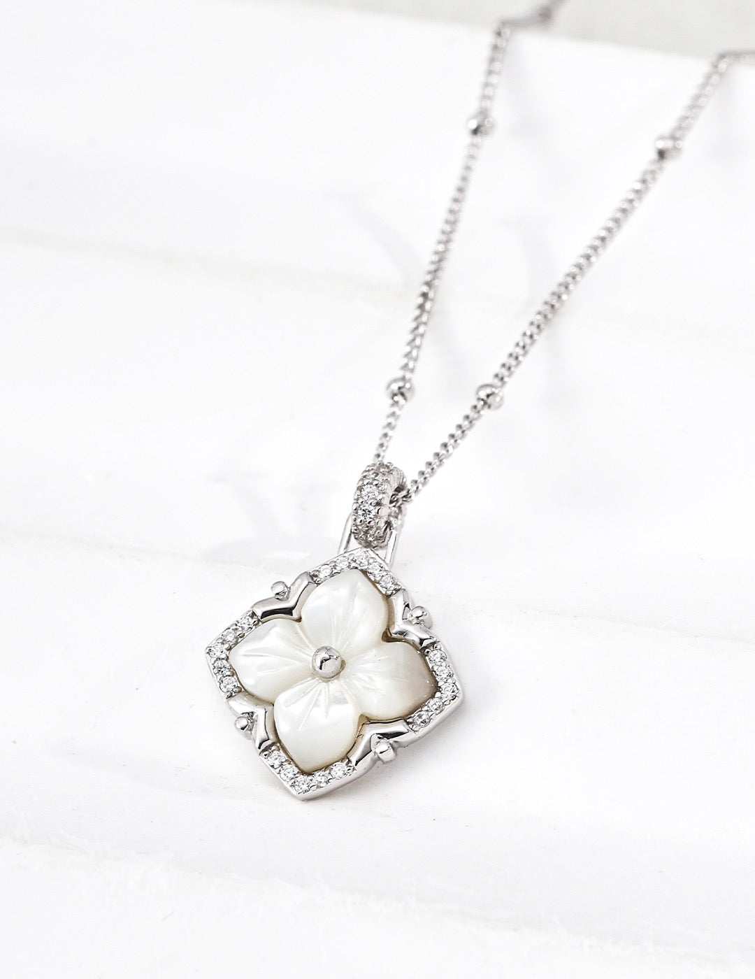 ShelFleur de Lumière Necklace