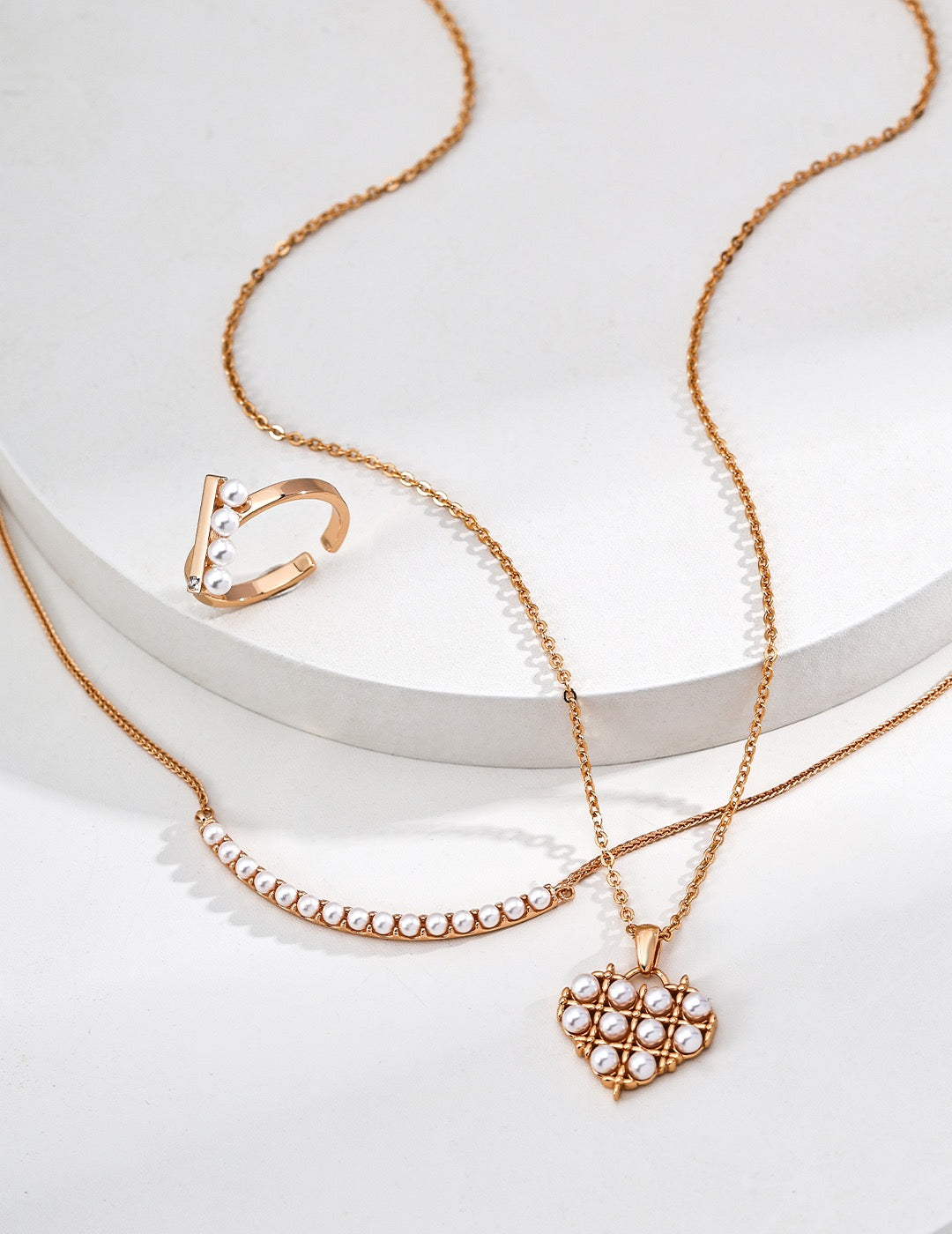 Pearl Smile Bar Wheat Chain Necklace