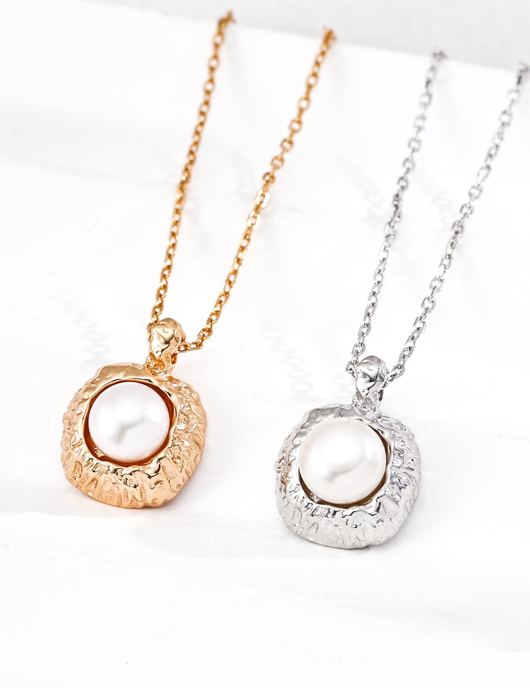 Hammered Cushion Pearl Pendant Necklace