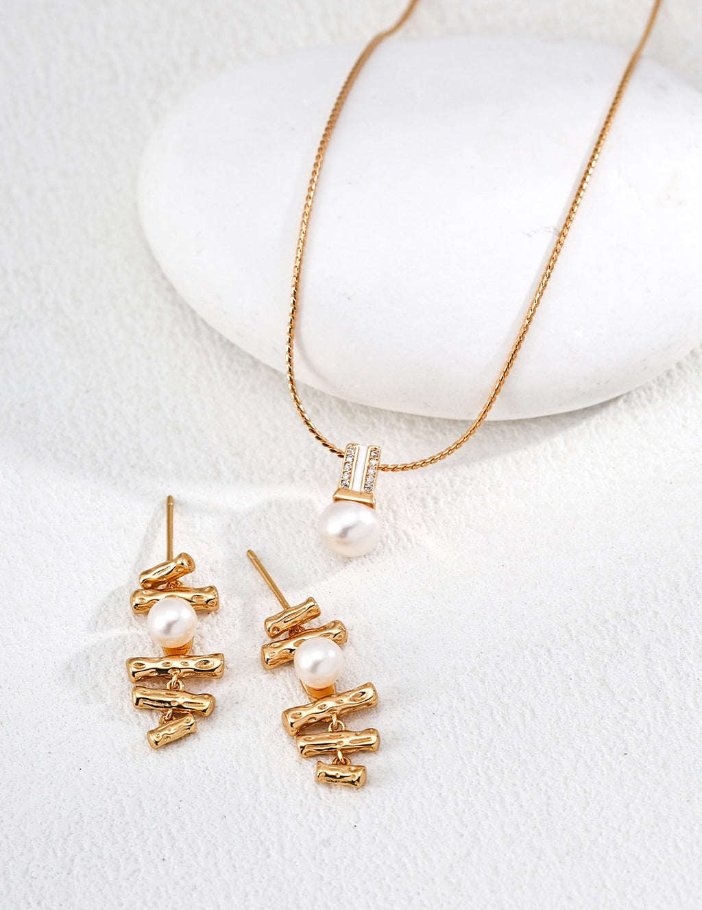 Éclat Pearl & Pavé Drop Necklace