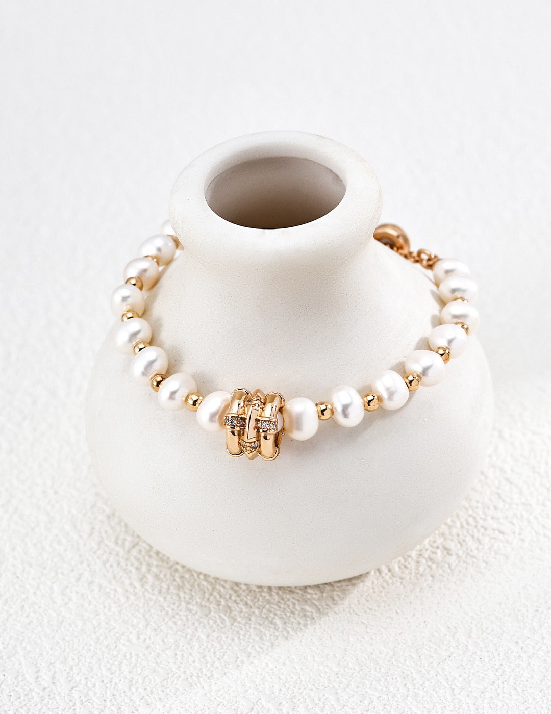 Lumière Pearl Knot Bracelet