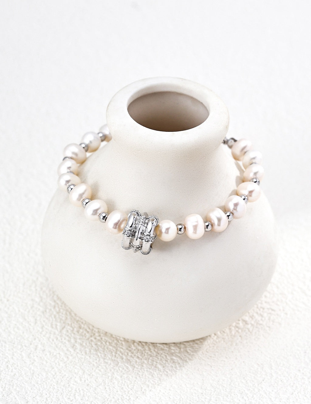 Lumière Pearl Knot Bracelet