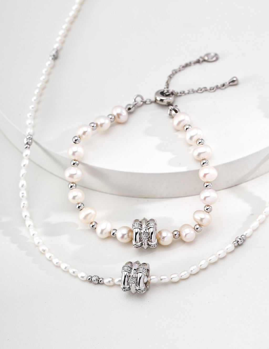 Lumière Pearl Knot Bracelet