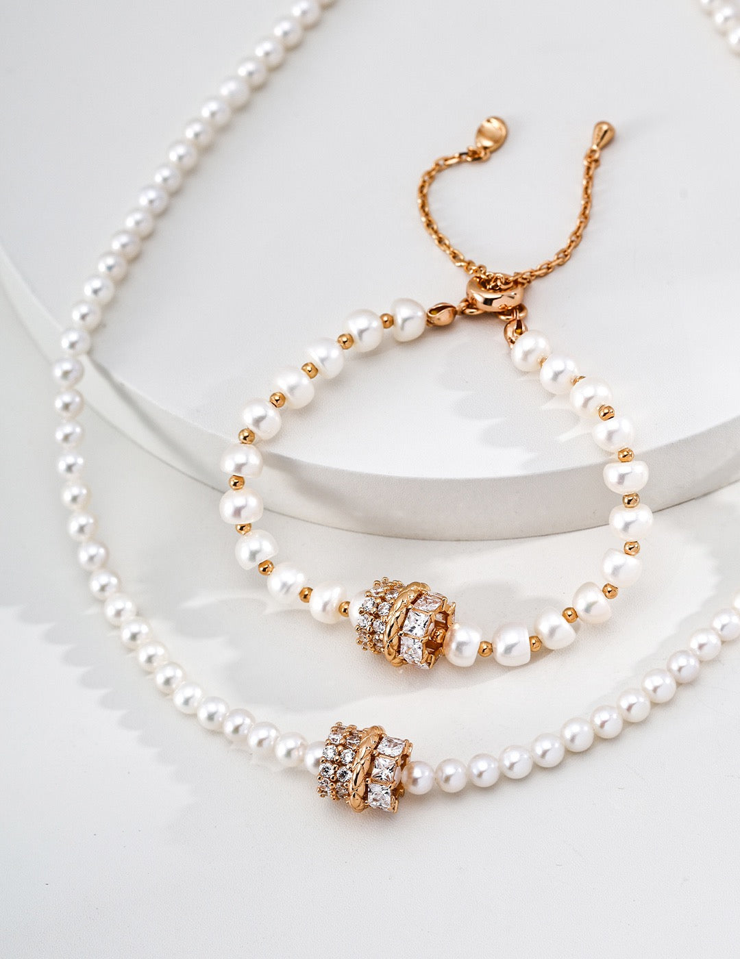 Céleste Pearl Barrel Bracelet