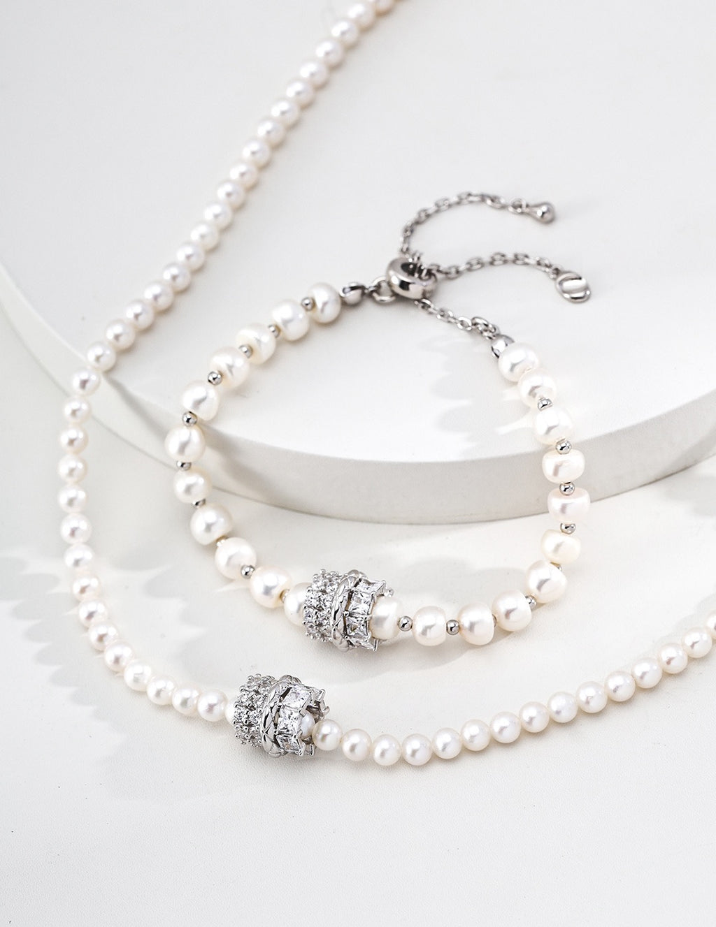 Céleste Pearl Barrel Bracelet