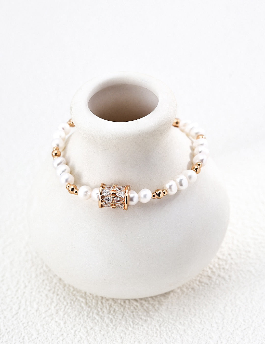 Éclat Pearl & CZ Baguette Slider Bracelet