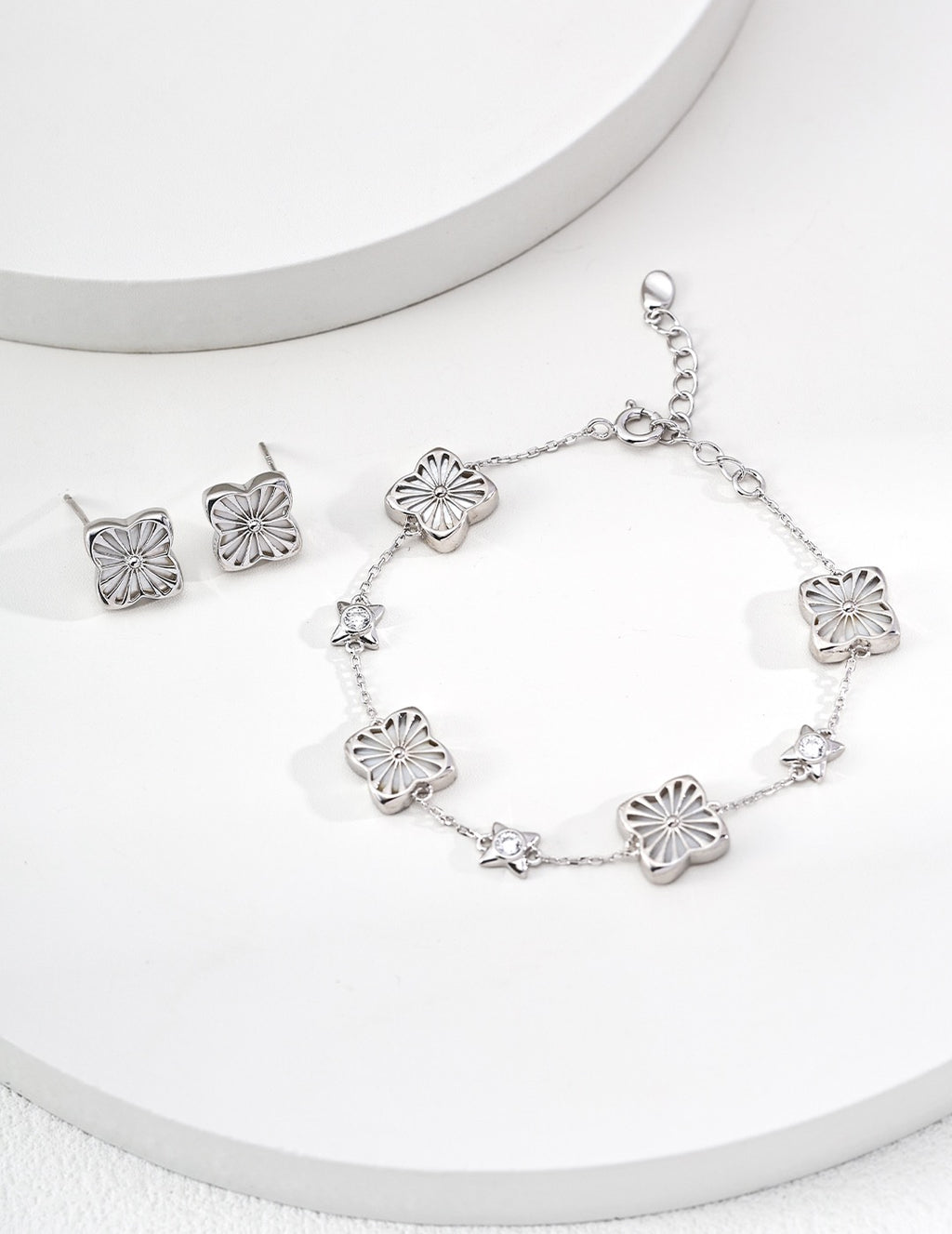 Aurora Shell & Star Charm Bracelet