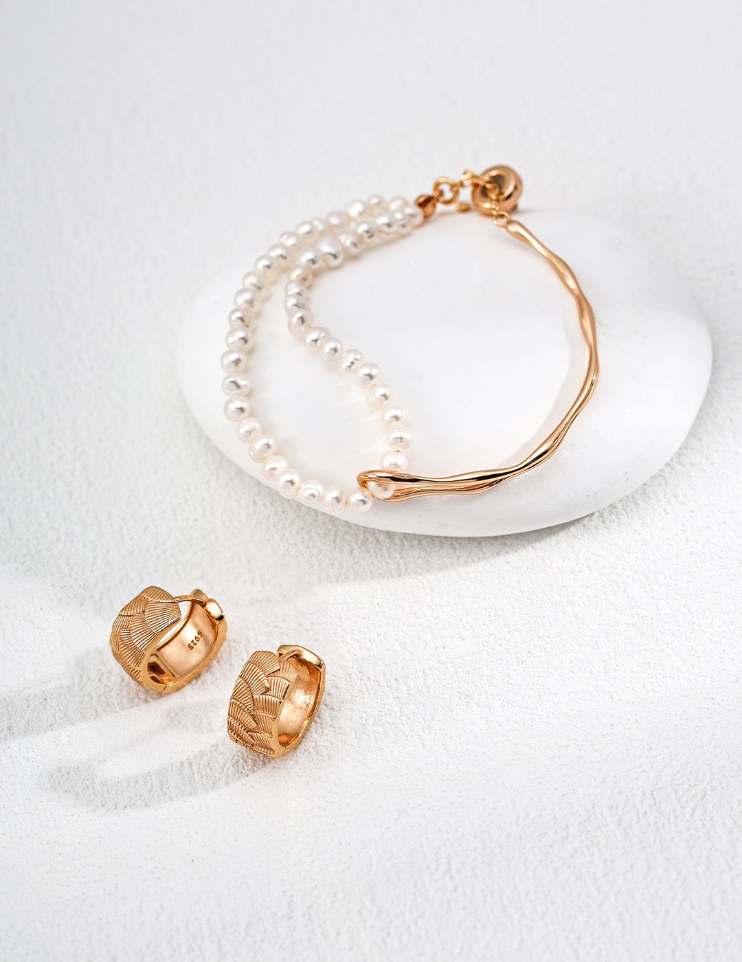 Ondine Pearl & Sculpted Bar Bracelet