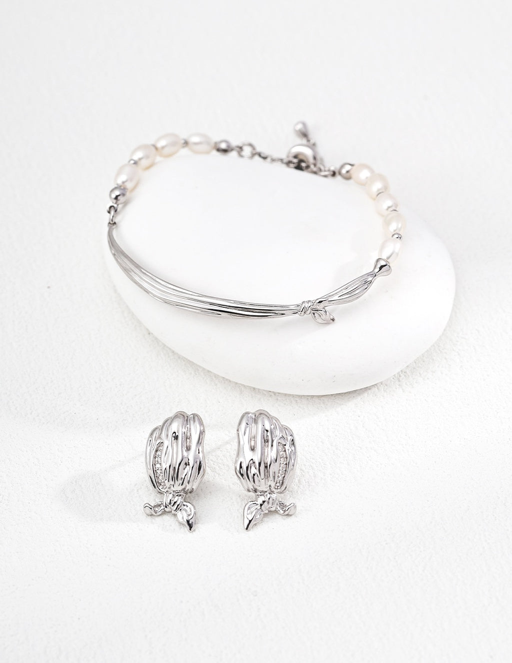 Pearl Knot Ruban Adjustable Bracelet