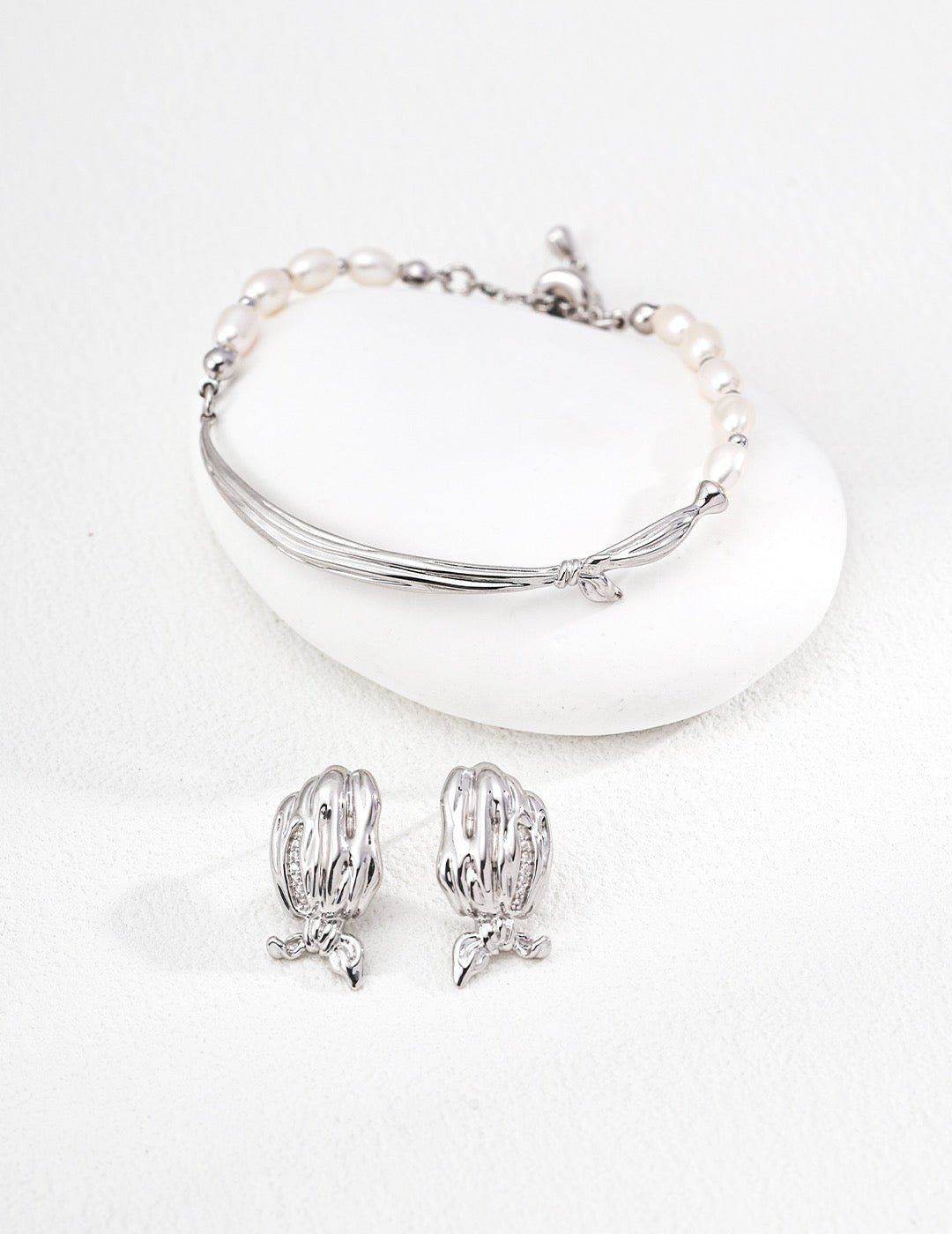 Pearl Knot Ruban Adjustable Bracelet