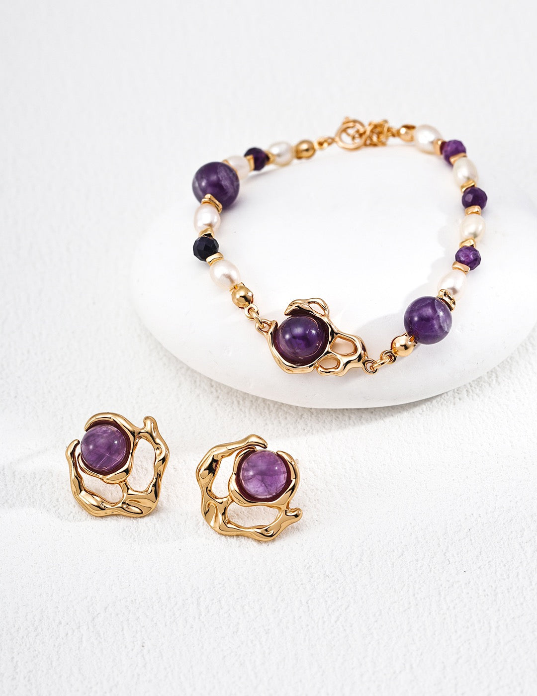 Amethyst & Pearl Griffe Royale Bracelet