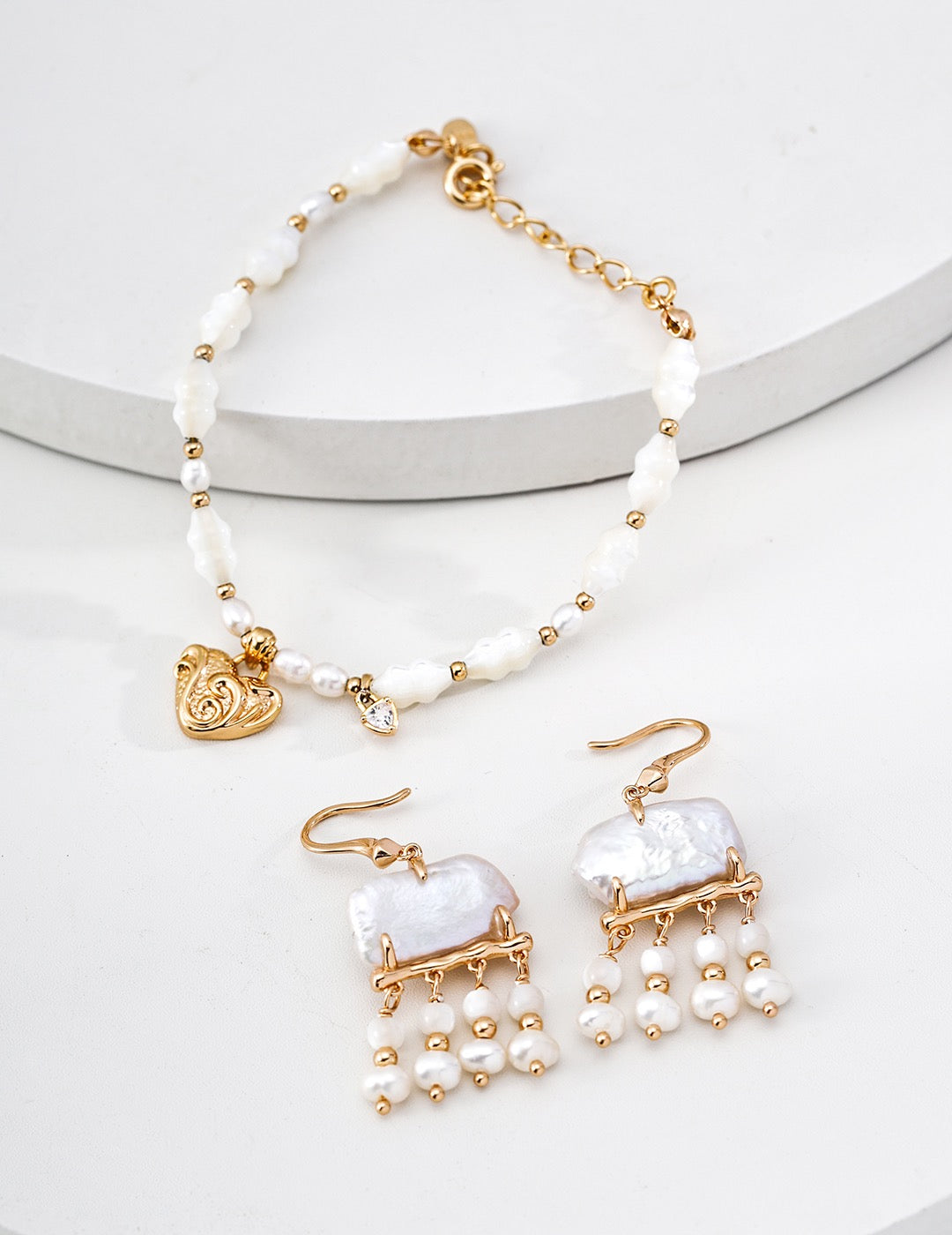 Shell & Pearl Coeur Baroque Charm Bracelet