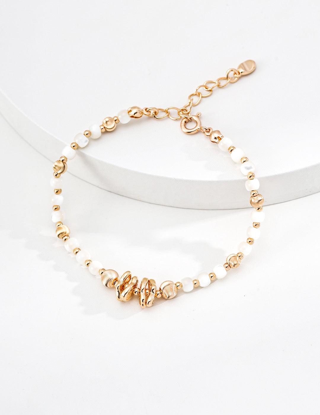 Nacre & Gold Nugget Blanc Glacé Bracelet