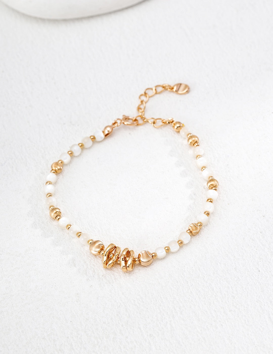 Nacre & Gold Nugget Blanc Glacé Bracelet