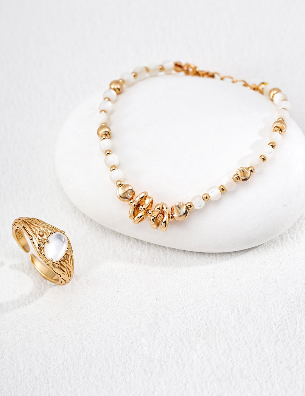 Nacre & Gold Nugget Blanc Glacé Bracelet