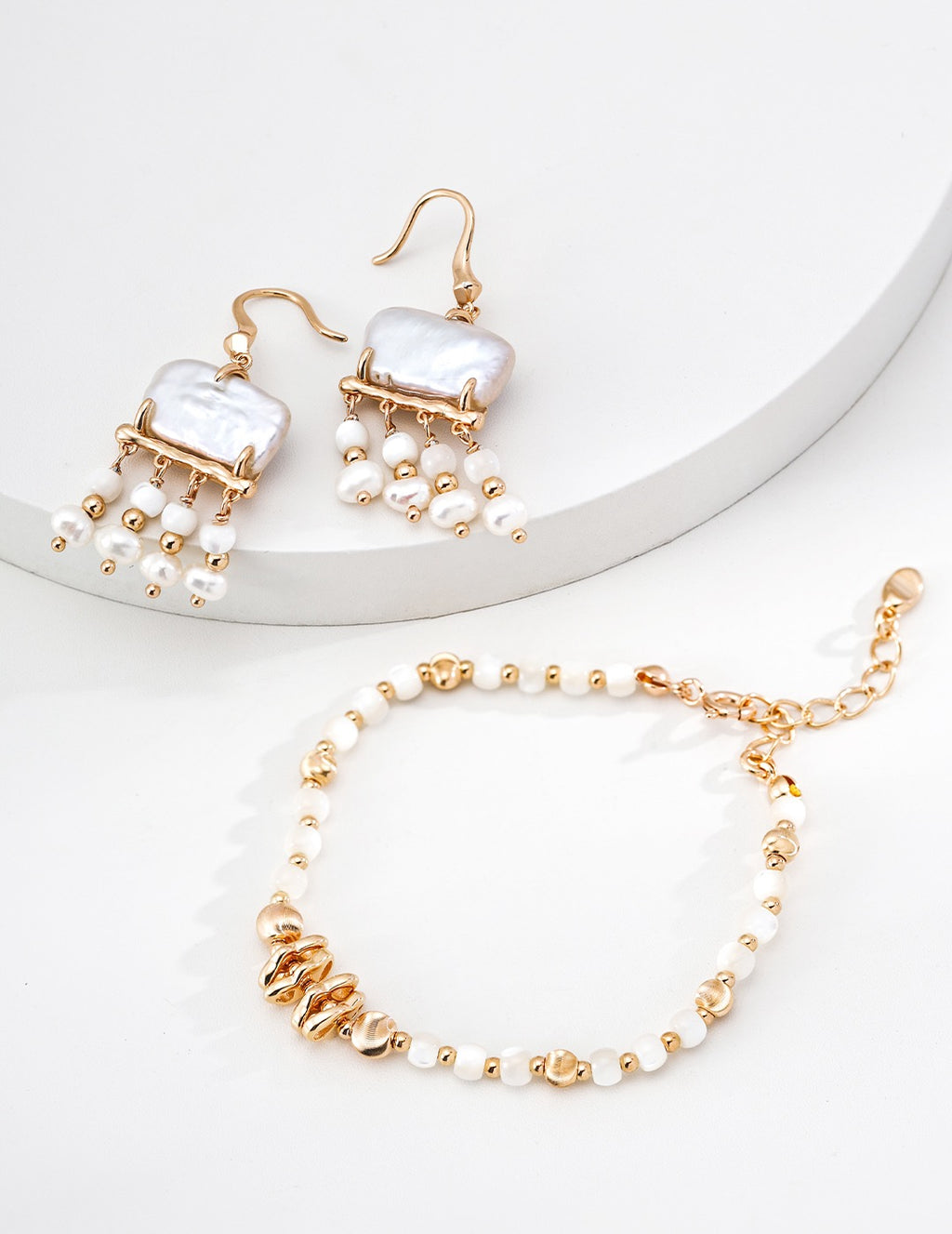 Nacre & Gold Nugget Blanc Glacé Bracelet