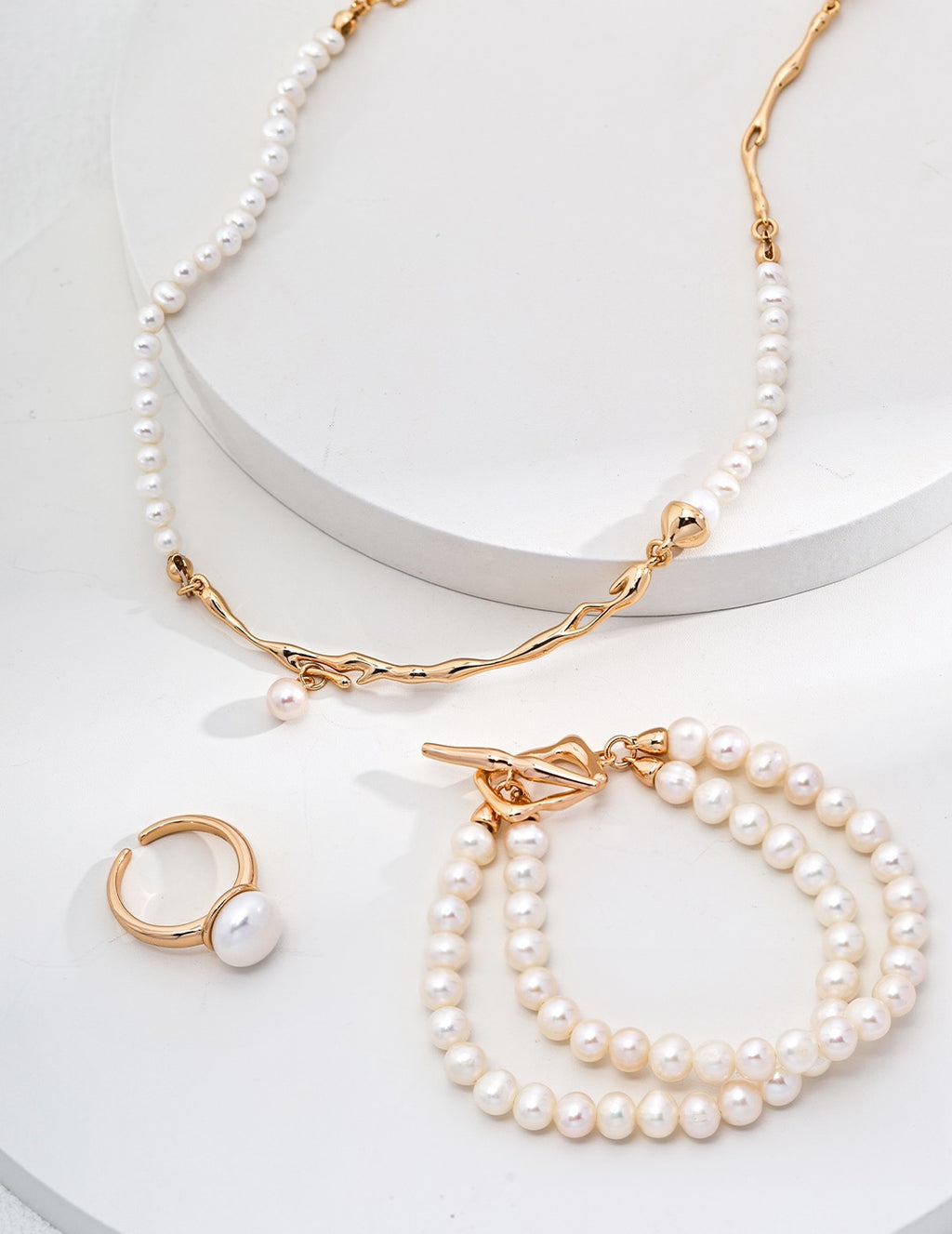 Double Pearl Strand Toggle Classique Bracelet