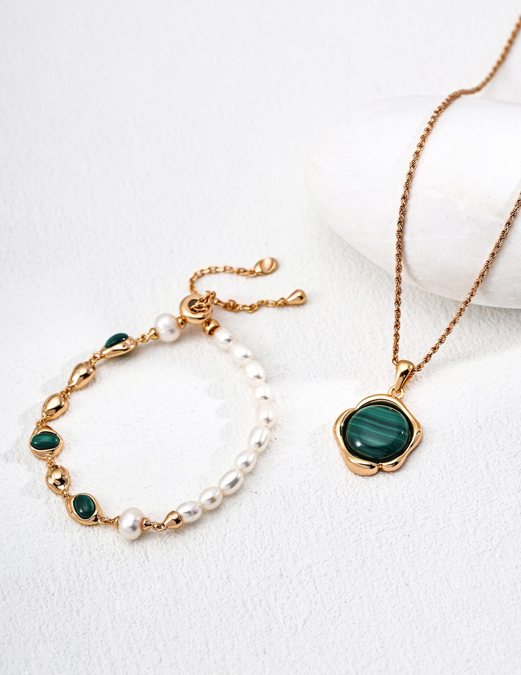 Malachite & Pearl Gold Link Bracelet