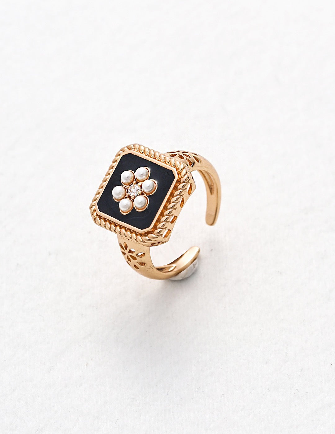 Noir Bloom Signet Ring