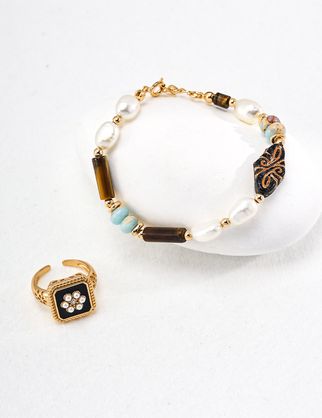 Noir Bloom Signet Ring