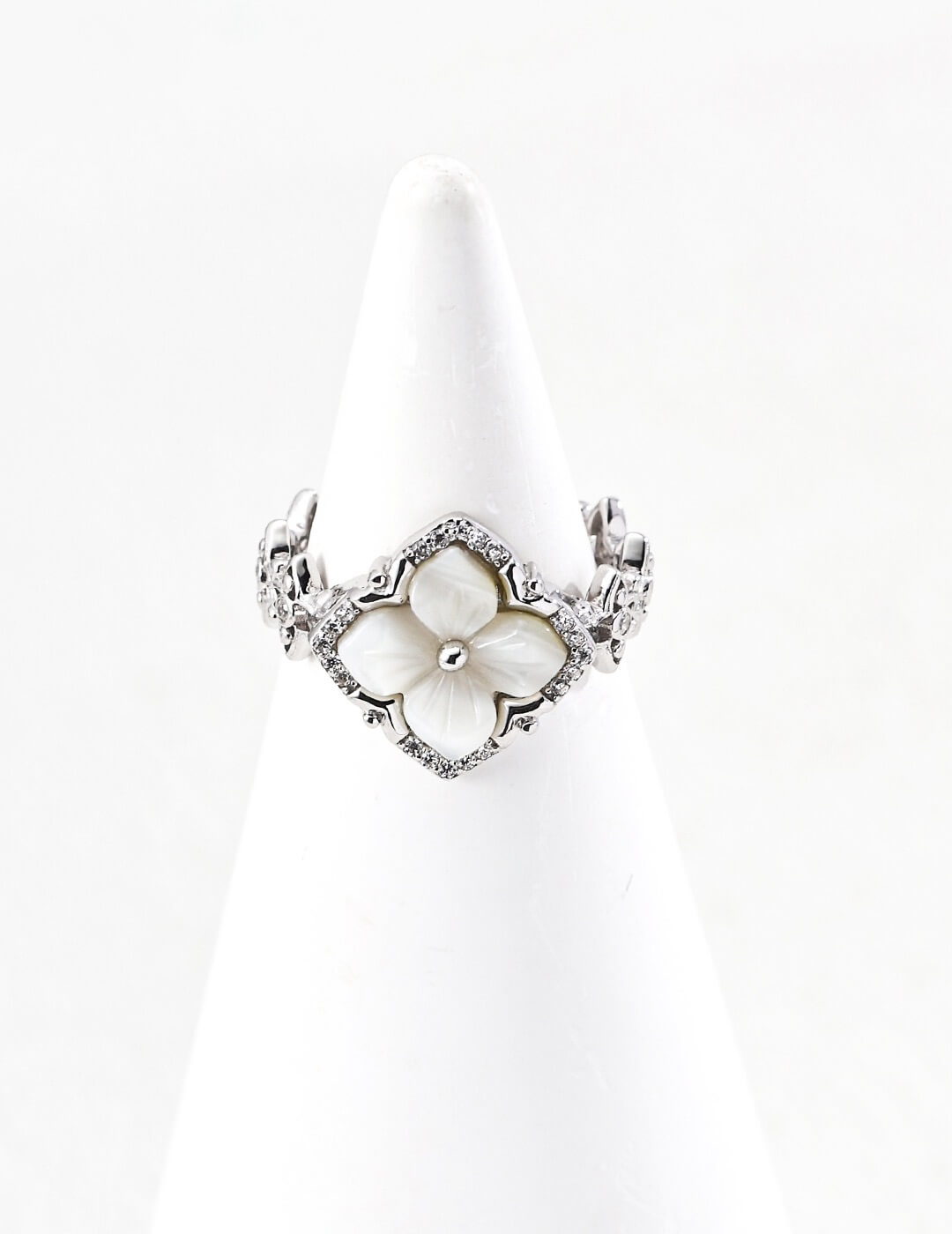 Alba Clover Halo Ring