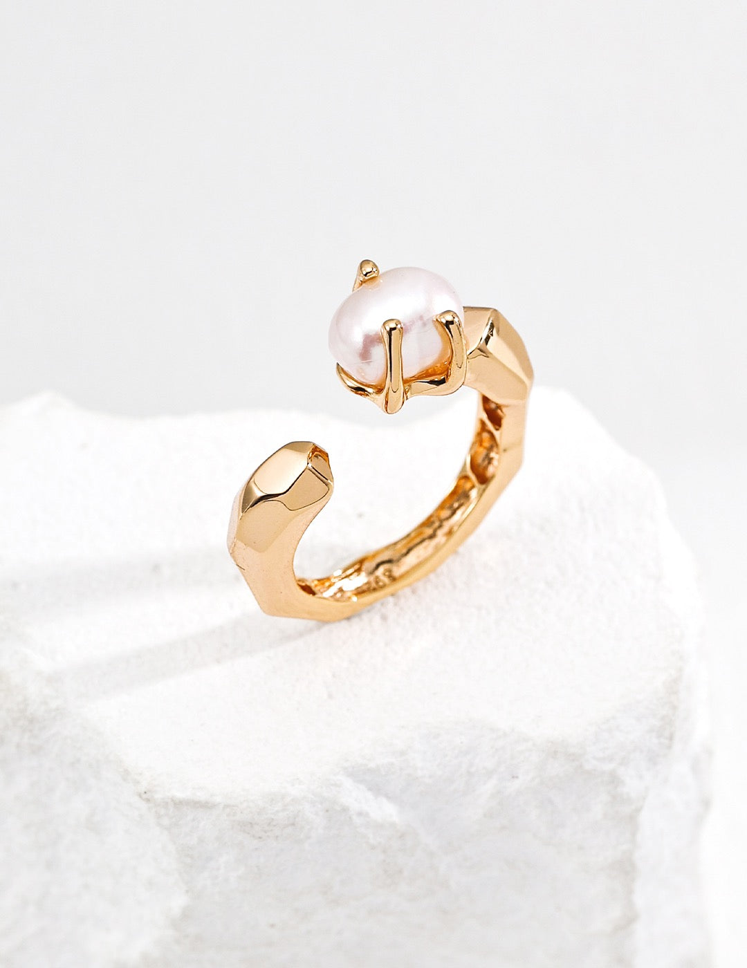 Molten Pearl Claw Ring