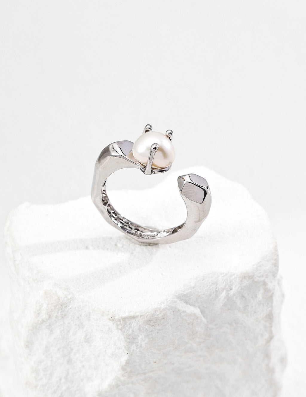 Molten Pearl Claw Ring