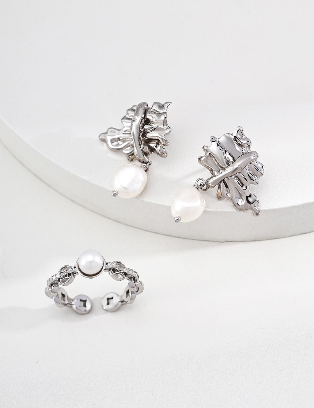 Petal & Pearl Adjustable Ring