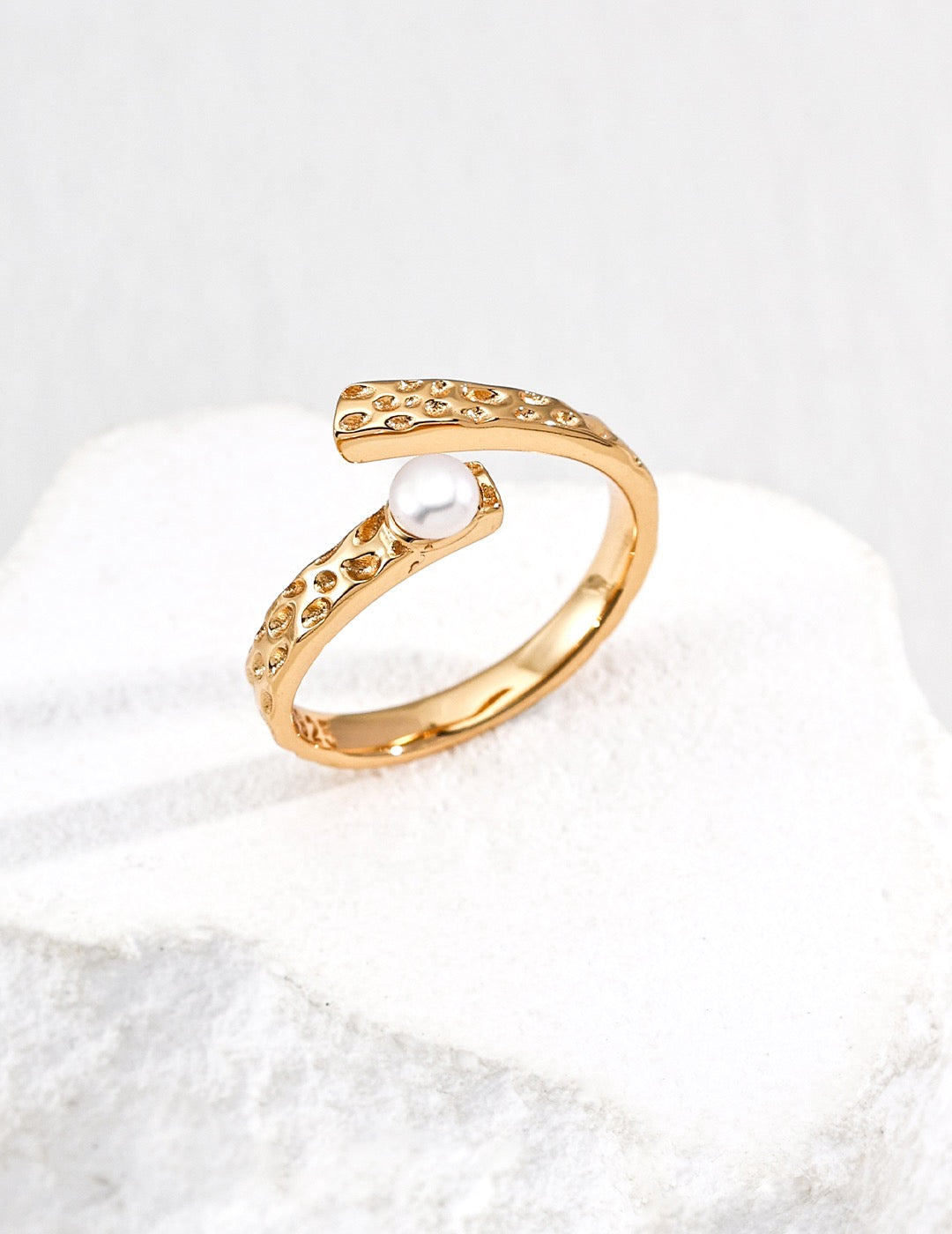 Hammered Bypass Pearl Open Ring