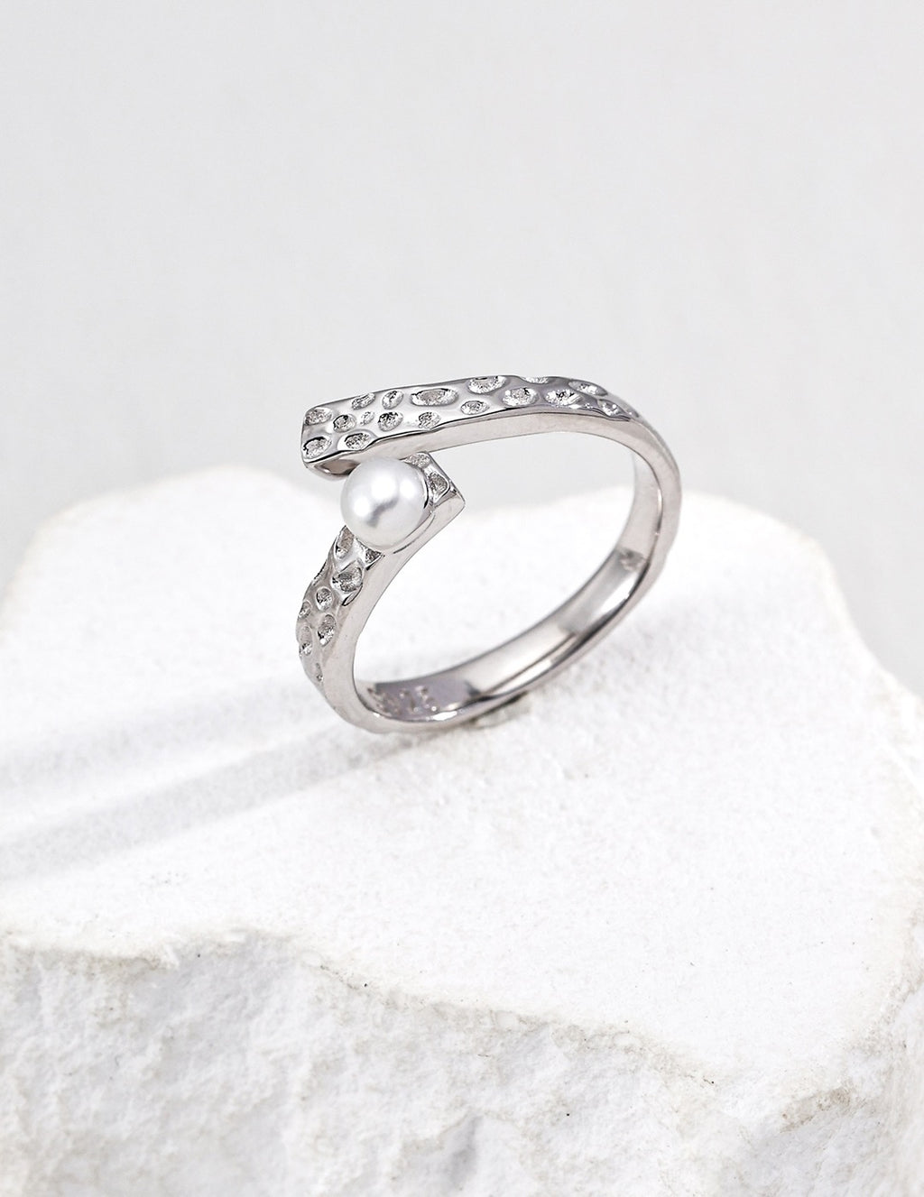 Hammered Bypass Pearl Open Ring